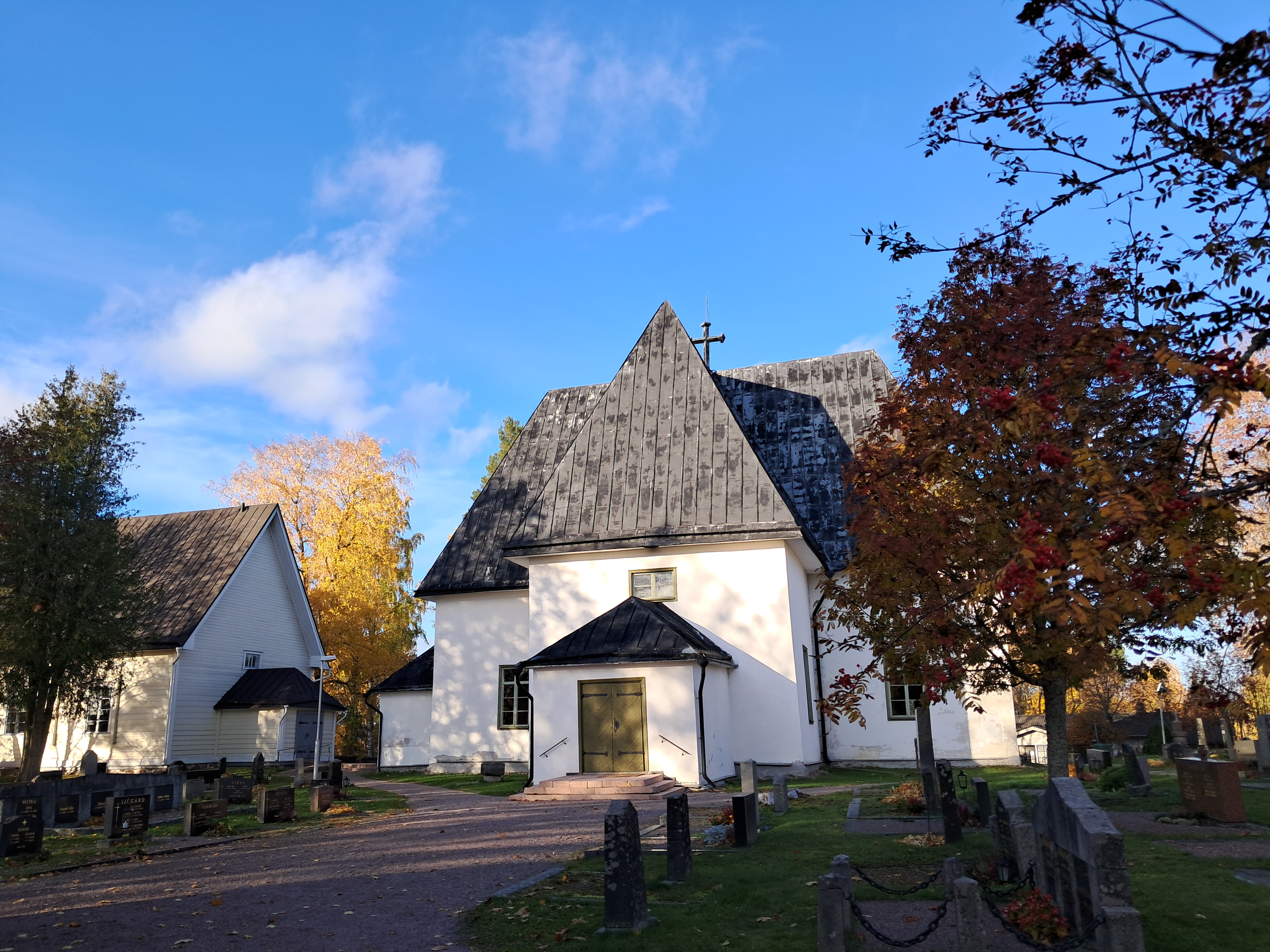 Lapinjärven kirkko Lapinjärven kirkko ja kellotapuli