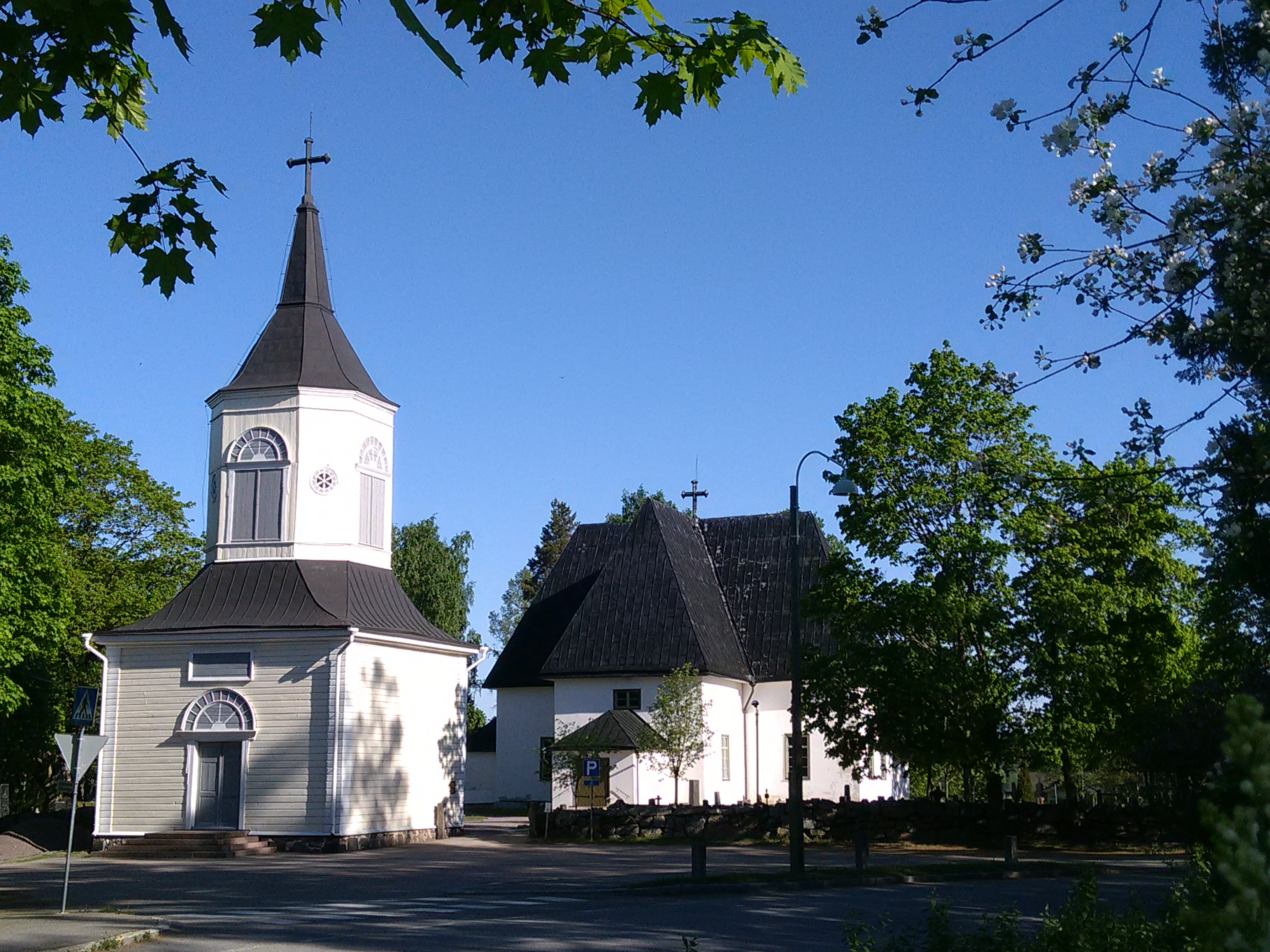 Lapinjärven kirkko ja kellotapuli